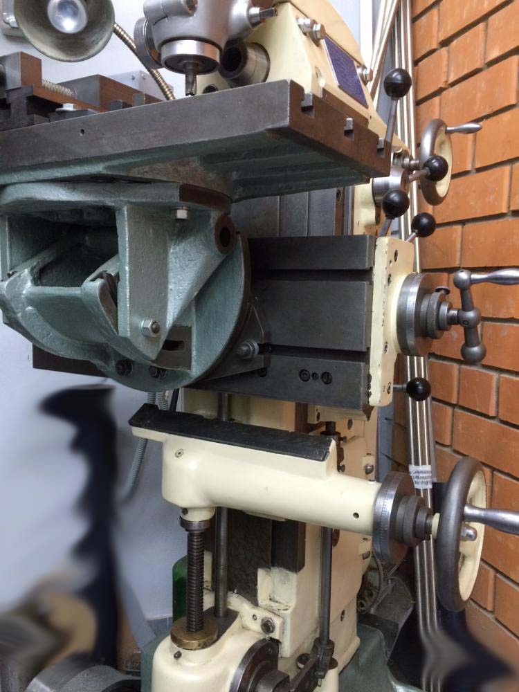 Фото фрезерного універсального верстата 678М